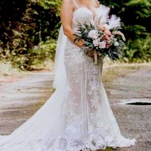 Wedding dress - ESSENCE OF AUSTRALIA